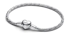 عرض خاص اسوارة باندورا Pandora أصلية بعلبتها جديدة مع كفالتها والفاتورة للبيع بسعر مغري