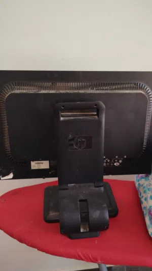 “شاشة HP Compaq 22′′
