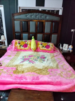 غرفة نوم خشب لاتيه