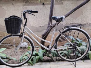 للبيع بسكليت سياحي ياباني نضافة 100/100 بحكم الجديدة بسعر مغري