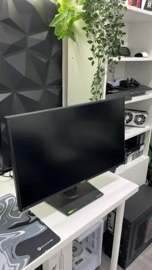 شاشة Asus VG279 بحالة ممتازة و نظيفة و مستخدمه فترة بسيطه و مع كرتونها و كل أكسسواراتها