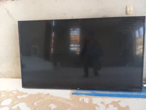 شاشه TCLحاله جيدا والسعر لسرعه البيع