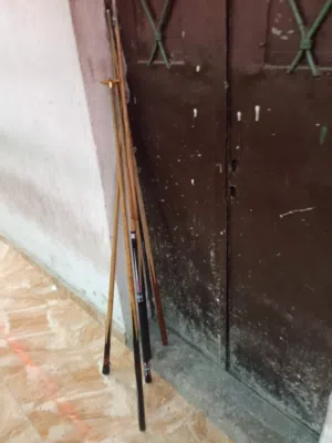طاوله سنوكر مع طاباتها مع العصي