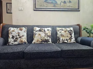 طقم كنب 8 مقاعد بحالة ممتازة للبيع