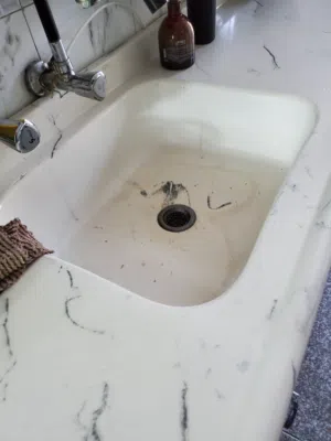 سطح كوارتز ابيض