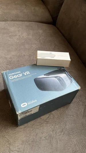 للبيع نظارة واقع افتراضي سامسونج أصلية (Samsung Gear VR) بسعر مغري