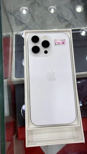 هاتف iPhone 16 pro max مستعمل بطارية 100% معه جميع اغراضه بسعر ممتاز
