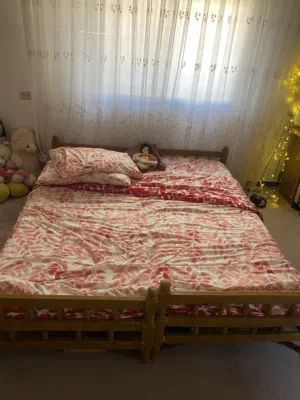 تخت للبيع خشب ممتاز وتقيل