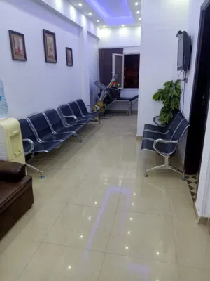 عياده مفروشه للايجار بسعر لقطه في الشيخ زايد بموقع حيوي جدا قريبه لكل الخدمات والمواصلات