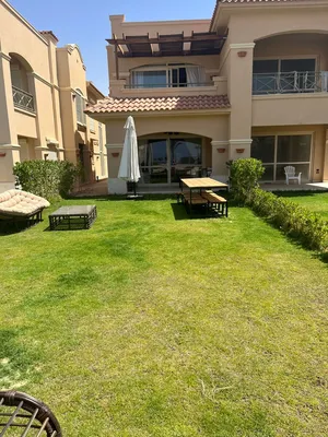 5 Bedrooms . 4 Bathrooms . 400 m23
