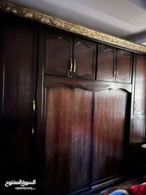 خزانة خشب زان ثقيل سبب البيع كبيرة بالغرفة
