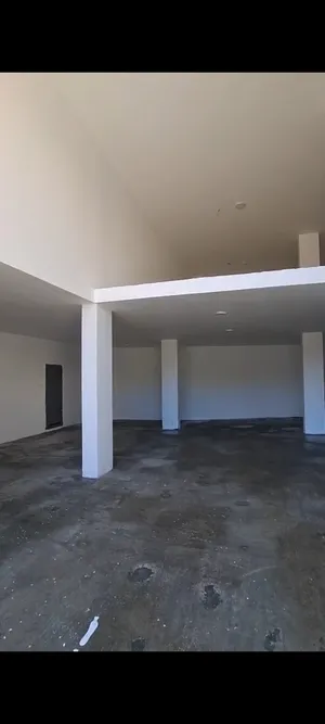 240 m2 . Landlord0
