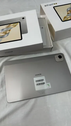 للبيع HONOR. PadX9a جديد لم يستخدم ابدا نظيف جدا بكرتون وبكل اغراضه