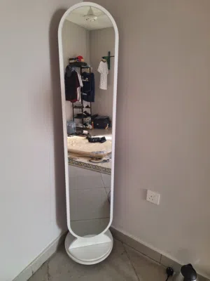 مرآة مع عجلات متحركة - Mirror with wheels