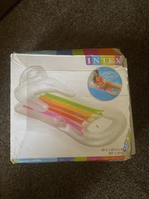 سباحة هوائية من نوع "أنتكس كينج كول" (Intex King Kool) موديل 58802.