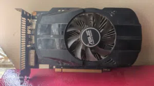 كوت شاشه gtx 1050 ti حجم الذاكرة 4 غيغابايت نظيف و شغال بالصور اعلى درجة حرارة تحت الضغط جوا 70 درجة