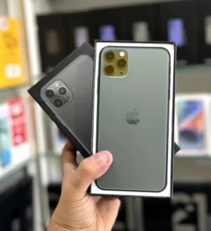 عرض خاص : iPhone 11 pro max 256gb هاتف نظيف جدا بحالة الوكالة بدون اي شموخ أو مشاكل مع ضمان و ملحقات