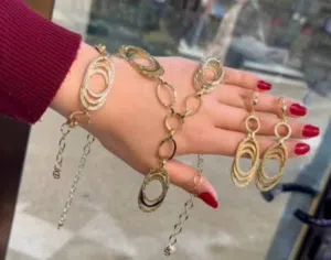 مجوهرات مشللة بالذهب