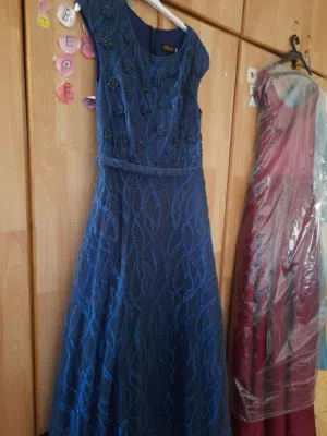 فستان سهرة كحلي مطرّز بنقش ناعم أنيق وبسعر حررق ـ قابل للتفاوض