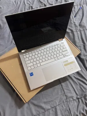 لابتوب من شركة ASUSجديد مستخدم سبوع  فقط ذاكره المثبته 0،16 المعالج 13th Gen lnteI (R) Core (TM)i5