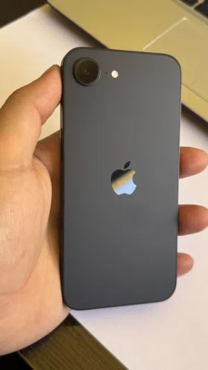 iPhone 16e - 128Gb / 100% Battery