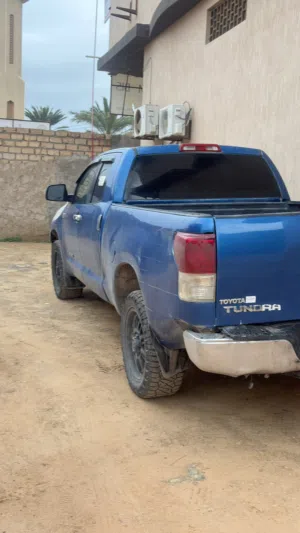 Toyota تندرا محرك 47 أبيض