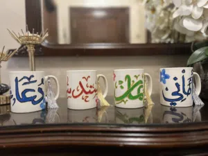 رسم على الأكواب تصميم