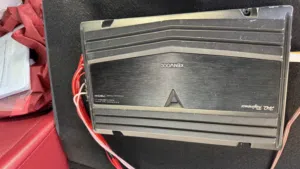 Amplifier and woofer
