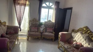 جلسه مع الكنب