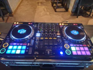 Pioneer Dj DDJ 1000 Rekordbox along with flight case