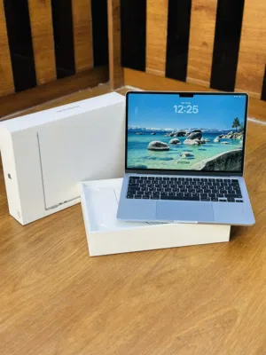 MacBook Air M4 13.6-inch 16gb 256gb 11 months warranty available international warranty