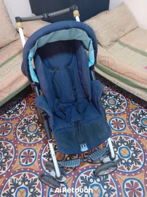 عربة أطفال في حالة ممتازة
