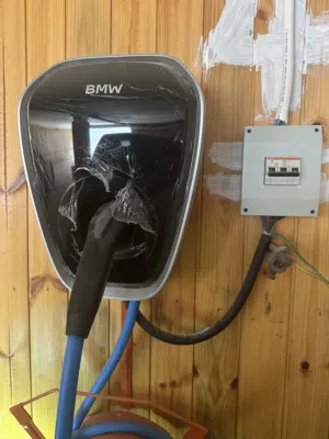 BMW i3 Battery charger شاحن يبطاريه  2023  BMW i3