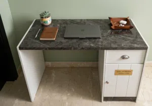 Desk for sale like a new
