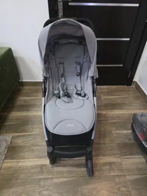 عربة أطفال من شركة mamas&papas