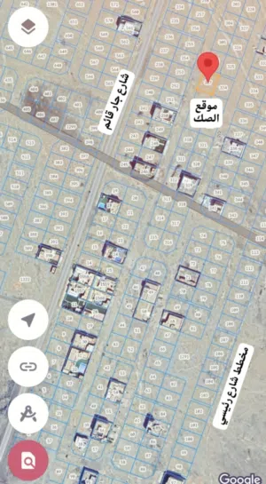 للبيع ارضين شبك في مرباط حينو تحيط بها مجموعة استراحات وشاليهات