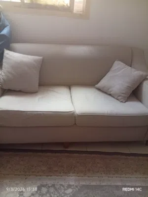 ثلاث كنبات مع طاوله للبيع