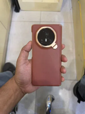 honor magic v3 512gb 12gb ram with only box and cable and phone condition 10/10