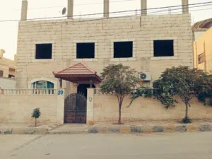 180 m2 4 Bedrooms Townhouse for Sale in Zarqa Russayfah