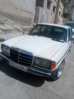 سيارة مرسيدس 1983  للبيع