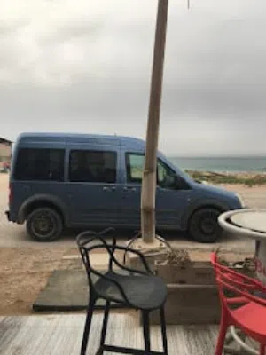 سيارة فوردكونيكت  لنقل البضاعة و الخدمة