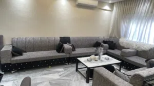 طقم مجلس تفصيل ثقيل وطاولة سفره للبيع المستعجل