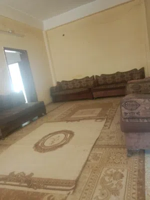 بيت للإيجار مكون من غرفتين وصاله ومطبخ وحمام وسط مأدبا تحت إشارة الاحوال