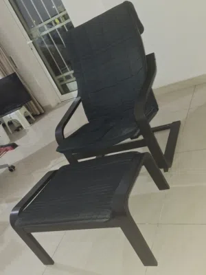 كرسي مع مسند قدمين من ايكيا، للبيع