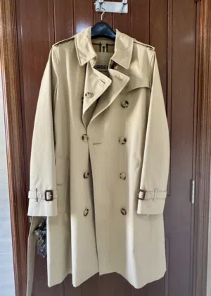 Burberry Heritage Kensington trench.
