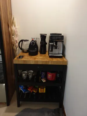 Coffee bar/kitchen island/ طاولة قهوة