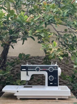 للبيع مكينة خياطة