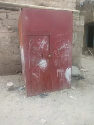 للبيع صندقه كبيره اثنين متر طول ومتر وخمسين عرض مسلكه مغسلة قات تنفع بقاله صغيره غرفة امن ب130الف