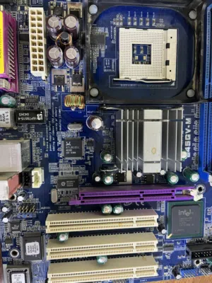 للبيع مذربورد قديمة (Motherboard)