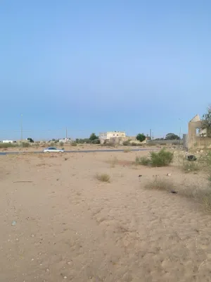 قطعة ارض بموقع ممتاز بمنطقة القبو بالقرب من مسجد التوحيد
